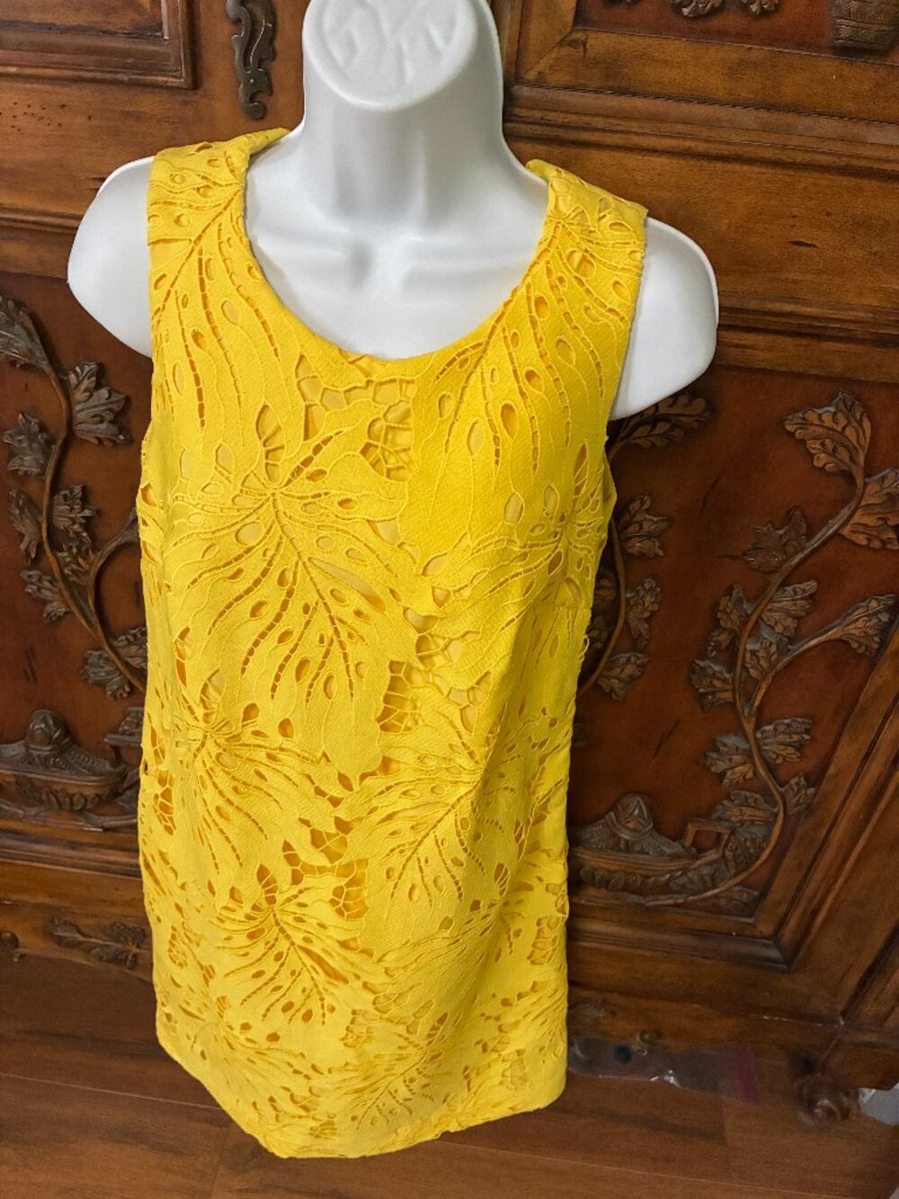 Banana Republic textured cutout lace sheath mini dress floral leaf yellow Sz 2.
